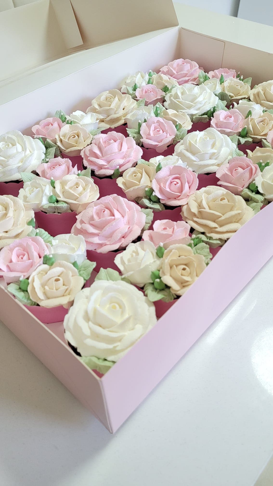 קאפקייקס עם פרחים מזולפים